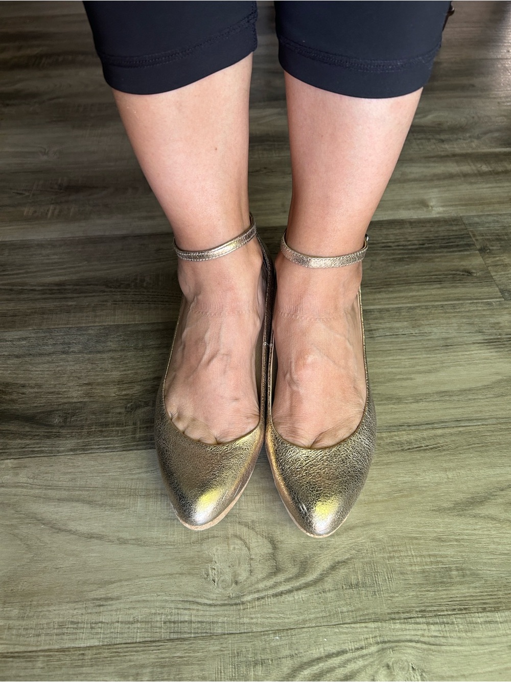 Metallic Ankle-Strap Pointed platforms